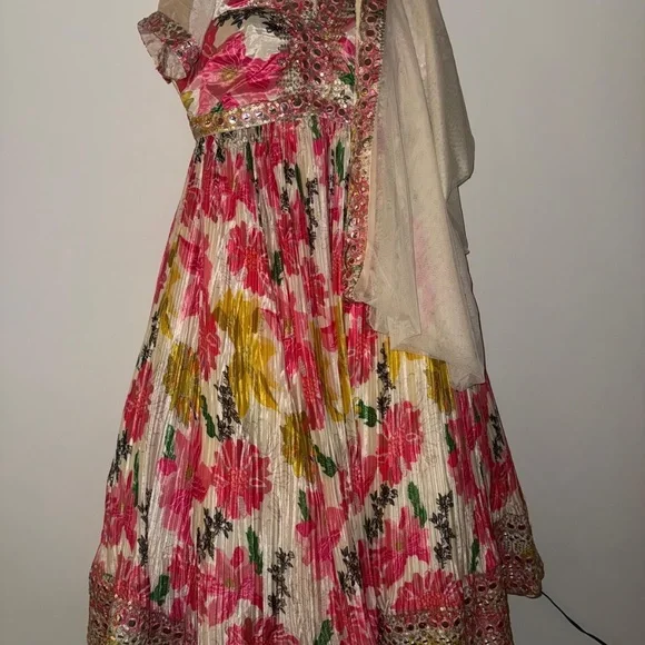 Party dresses - Picture 10 of 17